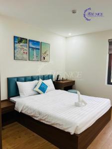 Luxury apartment with sea and sunset view