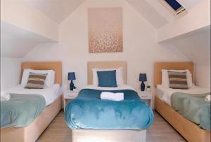 Walsgrave Road 3BR Multi-Floor Apartment Unit - Street Parking & WiFi