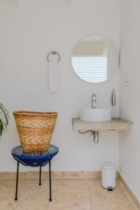 Lux Beach House, Aldaba Selection