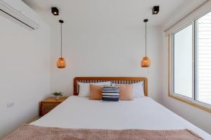 Lux Beach House, Aldaba Selection