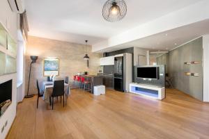 Comfort-Moderno and Parking