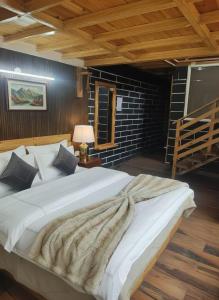 Silver wings Kasauli