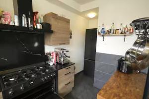 Steps to the harbour, steps to the beach!