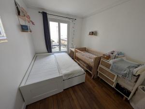 Quiet family apartment in Paris Near 7 metro lines
