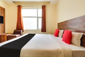 Super Capital O Seven Wonders Inn Near Sahara Ganj Mall