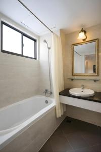 Asian Ruby Center Point Hotel - Near Nguyen Hue Street