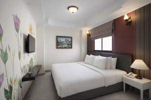 Asian Ruby Center Point Hotel - Near Nguyen Hue Street