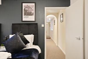 Winter Sale! Large Spacious Abode with Games Room!