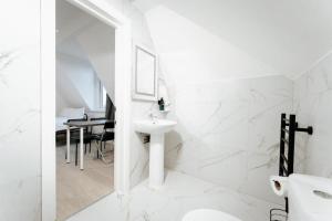 KW SELF CONTAINED STUDIOS ALEXANDRA PALACE COLLECTiON