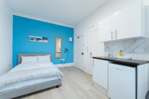 KW SELF CONTAINED STUDIOS ALEXANDRA PALACE COLLECTiON