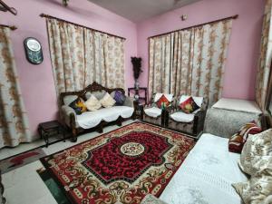 Entire Private Duplex 4 Bedroom Home