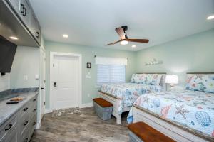 Classic Sanibel Escape Steps To The beach Colony Inn 11