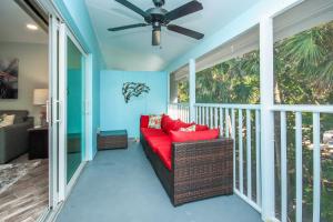 Classic Sanibel Escape Steps To The beach Colony Inn 11