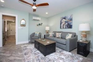 Classic Sanibel Escape Steps To The beach Colony Inn 11