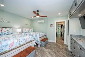 Classic Sanibel Escape Steps To The beach Colony Inn 11
