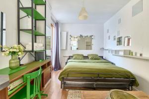 Cosy Studio Rue des Martyrs Walking Distance to Montmartre