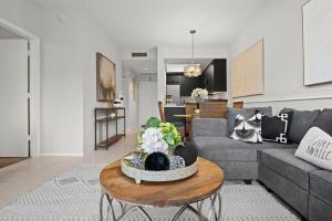 Lovely 2 Bedroom Condo with Tennis Courts & Pool