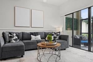 Lovely 2 Bedroom Condo with Tennis Courts & Pool