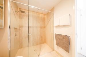 Family-Friendly 2BRWalk to River & Shops Pool&Gym