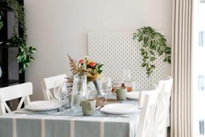 Family-Friendly 2BRWalk to River & Shops Pool&Gym