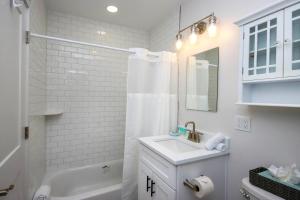 Relax & Unwind 1BR Near Beach Colony Inn 41