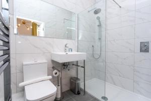 Staycoastal Linden Hotel Family Deluxe Suite