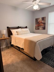 Chic City Apartment with parking Canal View RoofDeck