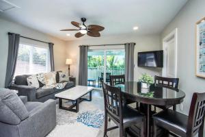 Island Living 1BR Steps to Gulf Colony Inn 55