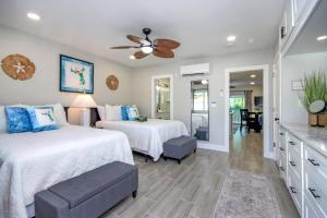 Island Living 1BR Steps to Gulf Colony Inn 55