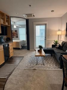 Chic City Apartment with parking Canal View RoofDeck