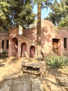 Chalet besides sakkara piramid