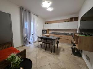 DDN House Bari - Apartment near Airport with Big Terrace Sleeps 6