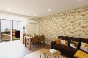 T1 - Sea View by Nazpina