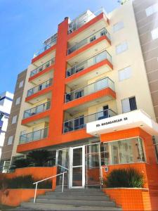 Lindo apartamento na Praia Grande de Ubatuba, 3 dormitórios, a menos de 100m da praia