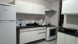 Lindo apartamento na Praia Grande de Ubatuba, 3 dormitórios, a menos de 100m da praia