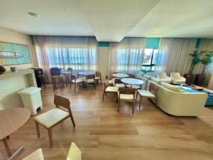 Apto compacto com vista mar bem localizado