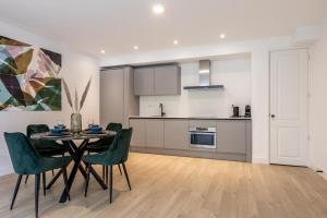 Modern Ground-Floor Apartment with Garden