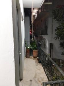 Small apartment with entrance to the beach