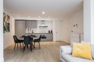 Modern Ground-Floor Apartment with Garden