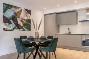 Modern Ground-Floor Apartment with Garden