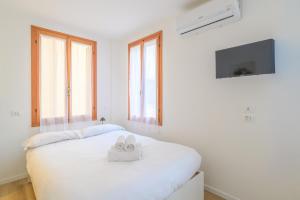 GuestHost - Piazza della Frutta Studio Apartments