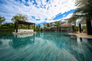 Elegant Villa with Poolfront View