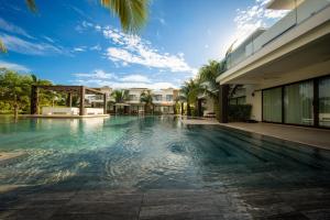 Elegant Villa with Poolfront View