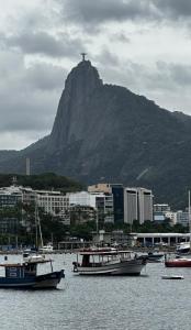Apartamento vista montanha, 10 min Praia!