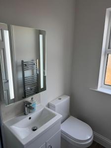 Central Aldershot Flat, Near Station & Town Centre