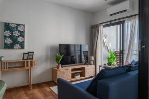 Title Halo Pinky Lime Naiyang Pool Gym Hammam