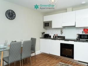 GreenStar Apartments Dundee - Short Walk AwayDundee City Centre - CLICK FOR OPTIONS - 6 PROPERTIES AVAILABLE FROM 1 TO 3 BEDROOMSIN SAME BUILDING IDEAL FOR GROUP STAYS