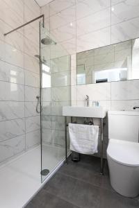 Staycoastal Linden Hotel King Deluxe Suite 6