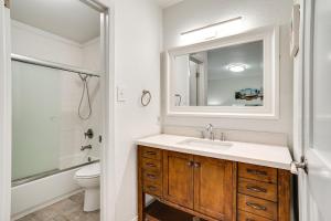 Whole 1 Bedroom Apt w Swimming Pool Condo 2 Mi to White Rock Lake!