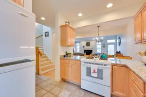 Bright Condo with Community Perks Near Ski Quechee!